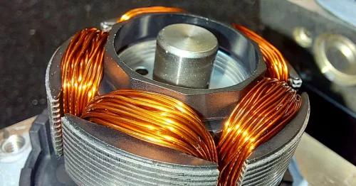 Remise a neuf du bobinage pour ce moteur pompe de Piaggio MP3 500 HPE