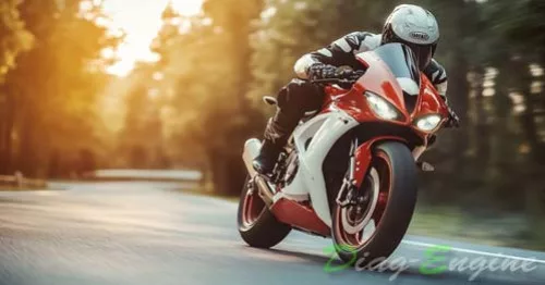 Moto : frein arrière trop dur ou bloqué, comment réagir ?